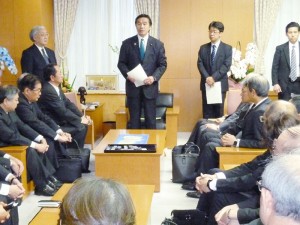 検定中教科書の外部閲覧・謝礼問題