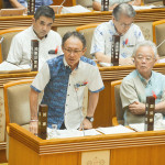 玉城デニー知事、受注業者と癒着疑惑で窮地に