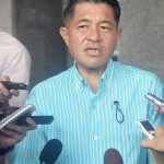 知事派敗れる、沖縄県議会議長選で赤嶺氏が選出