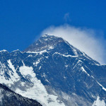中国、エベレスト山頂に「分離線」を設置へ