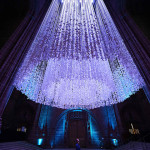 リバプール大聖堂に「平和のハト」１万8000羽