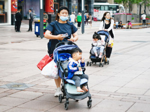 中国共産党が産児制限を緩和、３人まで容認へ