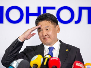 モンゴル大統領選、フレルスフ前首相が圧勝
