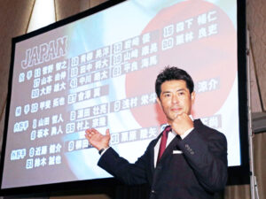 記者会見で東京五輪に臨む野球日本代表メンバーを発表する稲葉篤紀監督＝１６日午前、東京都港区（時事）