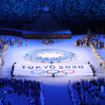 東京五輪の開会式で披露された東京２０２０エンブ レム＝２３日、国立競技場