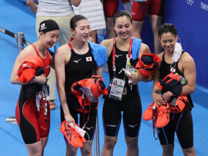 競泳・池江璃花子選手、涙を見せ「泳げて幸せ」