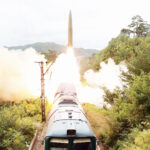 １５日、北朝鮮の「鉄道機動ミサイル連隊」によるミサイル発射訓練＝朝鮮中央通信提供（ＡＦＰ時事）