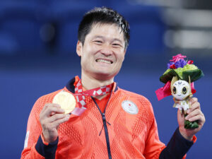 車いすテニスの国枝慎吾、男涙きの金メダル
