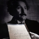 アインシュタインのメモ、15億円で落札