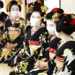 芸舞妓の始業式、京都の花街・祇園甲部で