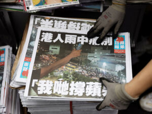 香港当局によるメディアへの弾圧に「深い懸念」