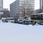 渋滞している札幌市内の道路＝２４日午前、同市
