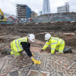 ロンドンの中心で発見、ローマ時代のモザイク画