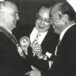 1994年3月27日、ソウルで開かれた世界平和連合第２回国際会議で、再度文師によって「自由と統一のための大十字勲章」が贈られた