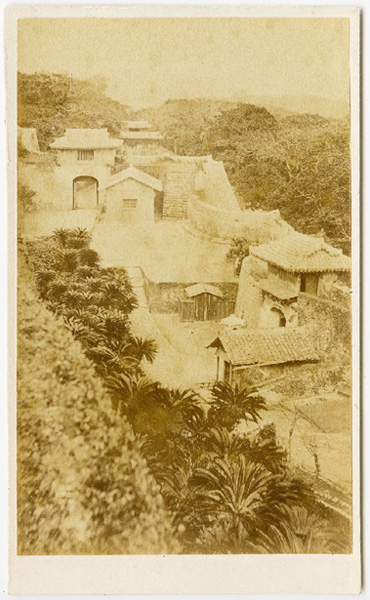 戦災前に撮影された首里城の写真を発見
