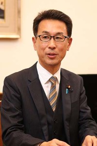 長尾敬氏