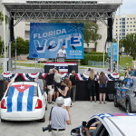 １０月２４日、オバマ前大統領が登壇したフロリダ州でのバイデン陣営のドライブイン集会