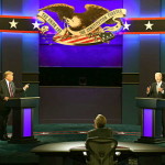 ９月２９日、初の直接対決の大統領選テレビ討論会は激しい口論となった