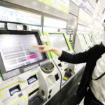 ＪＲ西日本、非接触型券売機で実証実験を開始
