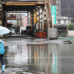 梅雨前線が活発、西・東日本では大雨に警戒を