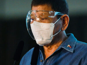 フィリピンのドゥテルテ大統領「政界から引退」