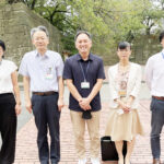 取材に応じた(左側から)野田瑞穂・交流文化部定住交流課総括主任、大西典宏・健康福祉部子ども家庭課課長補佐、大澤優・地域戦略部未来戦略課課長補佐、田中智美・地域戦略部県民活躍課参事、原淳一郎・交流文化部定住交流課総括主任=9月17日、福井県庁前で