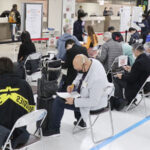 成田空港、入国停止で新規外国人の姿なく