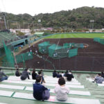 ２年ぶりに有観客で開催されたプロ野球の春季キャンプ＝沖縄県国頭村