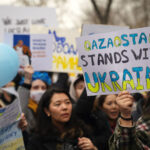 カザフフスタン政府、反戦デモを異例の許可
