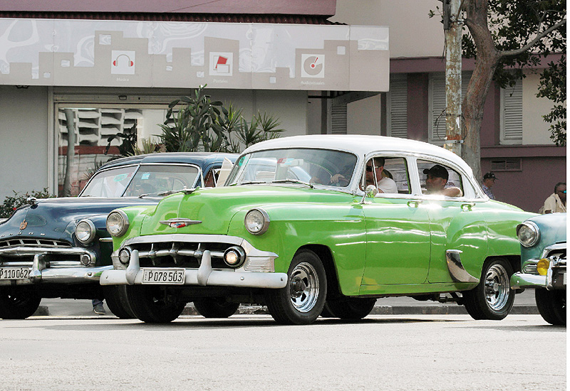 キューバで旧式アメ車が消える 世界日報