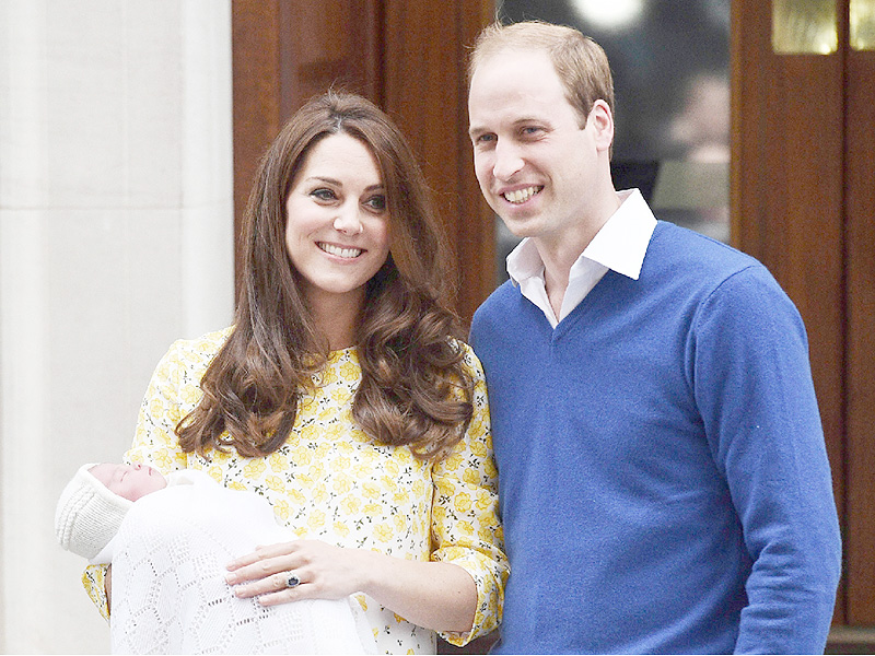 ウィリアム王子夫妻、新しい王女をお披露目