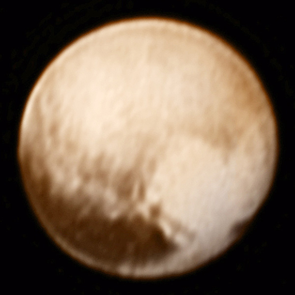 冥王星が明らかに、カラー画像にハートマーク？
