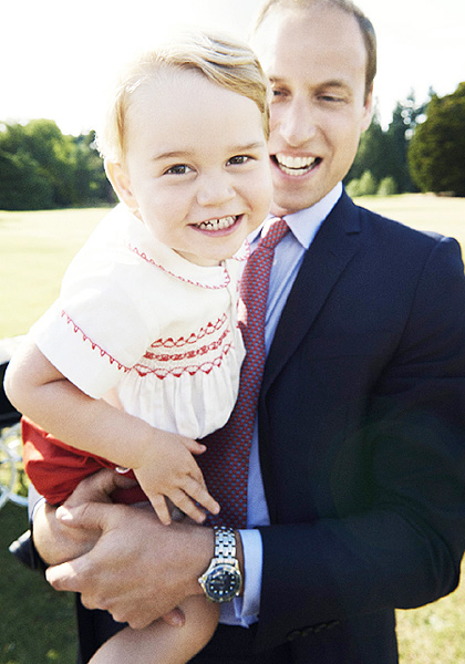 ジョージ王子が２歳に、英王室は公式写真公開