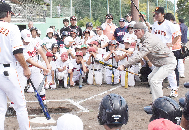 元巨人監督の長嶋茂雄さんが少年野球教室