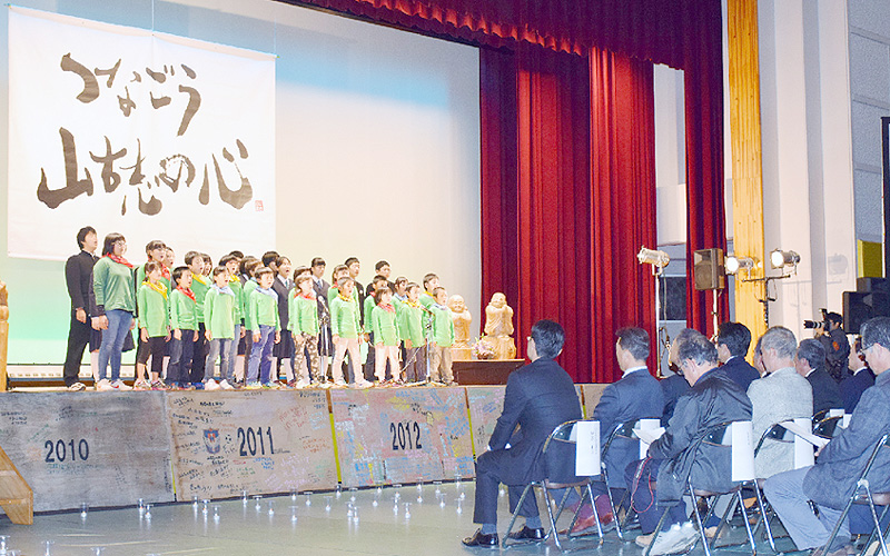 新潟県中越地震から11年、旧山古志村で追悼式