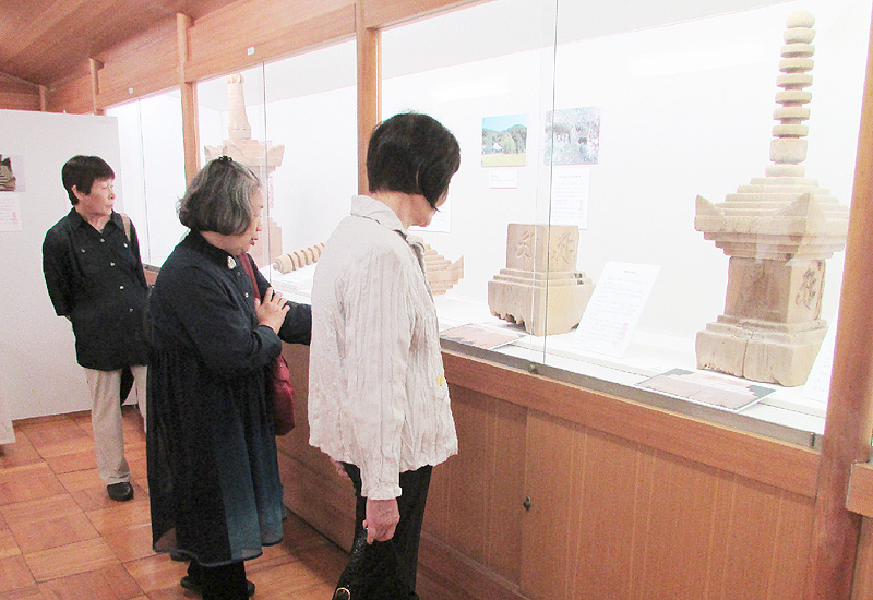 奈良市の元興寺で仏塔と埋骨の歴史展示