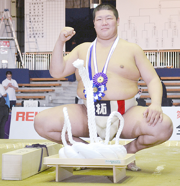 個人戦決勝で拓大２年の黒川宏次朗が学生横綱