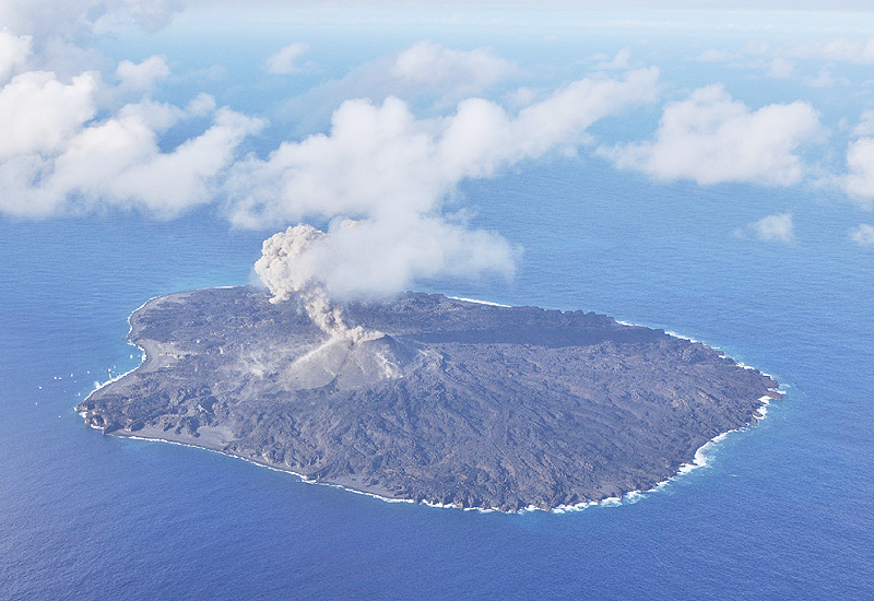 小笠原諸島・西之島の噴火確認から２年