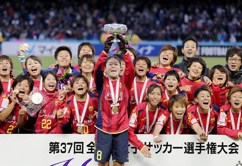 澤穂希に“有終の美”、決勝ゴールで日本一