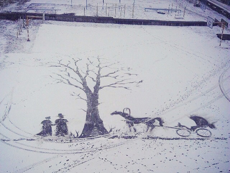 雪の校庭に描いた「風と共に去りぬ」の名場面